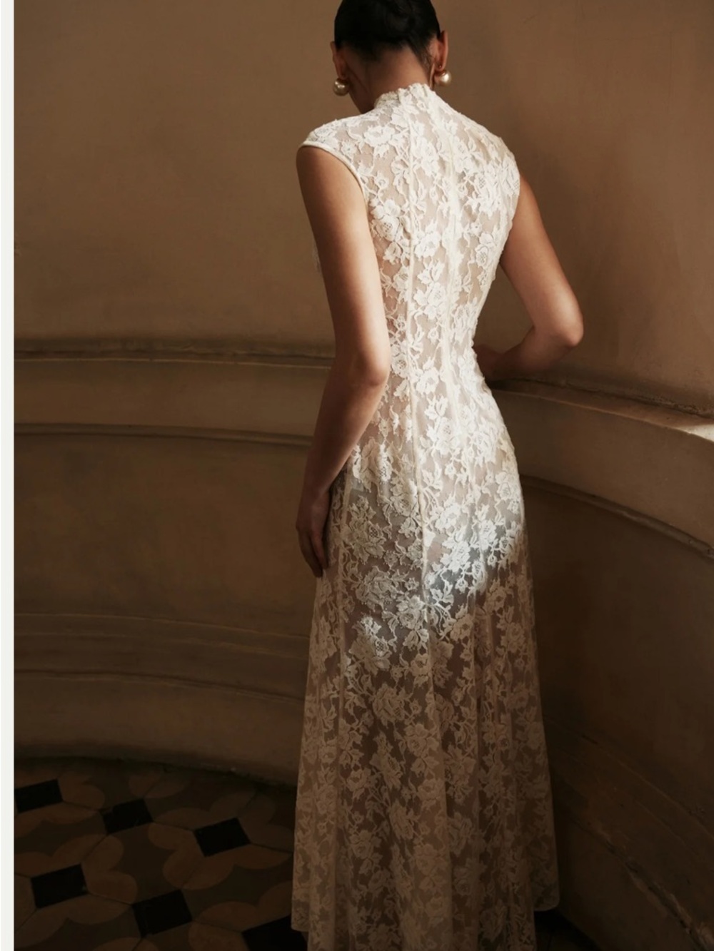 Huong Boutique Sloane Dress - Sleeveless Elegant Silhouette - Picture 3 of 7